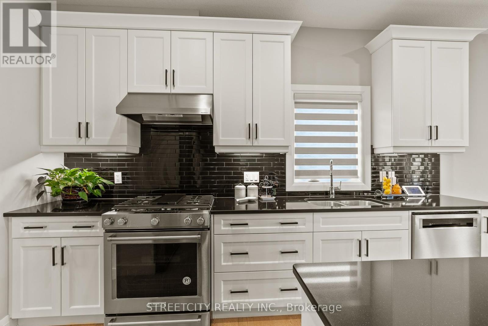 1135 Meadowlark Ridge, London South, Ontario  N6M 0H3 - Photo 13 - X12324562