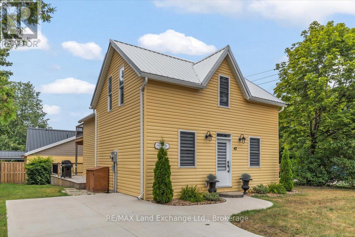 42 Huron Street N, Saugeen Shores, Ontario  N0H 2L0 - Photo 2 - X12317589