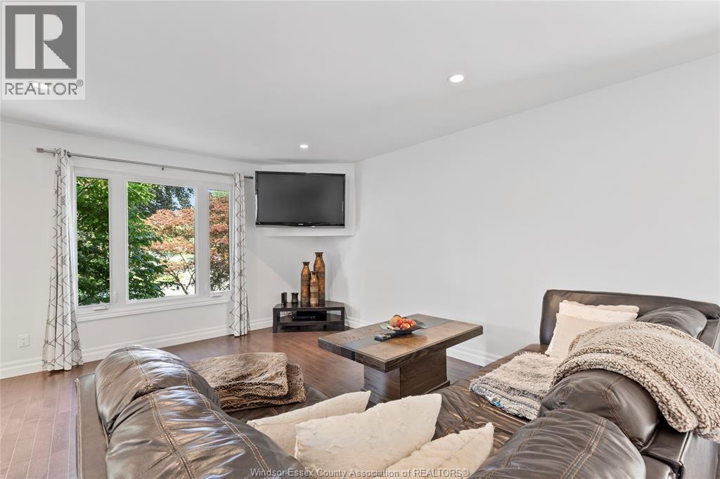 Property at 18 Debergh AVENUE image 5