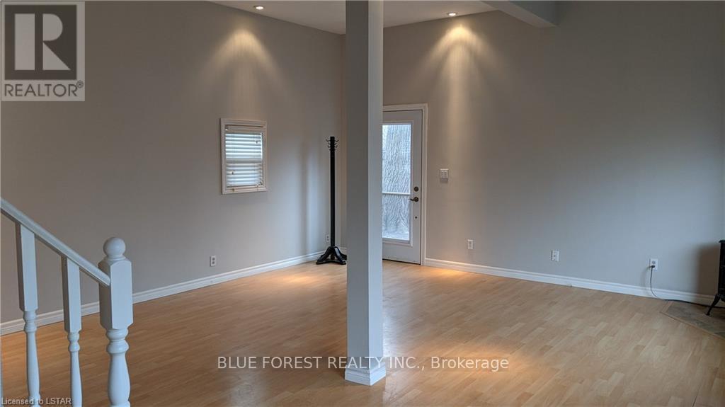 Main Floor - 35 Cliftonvale Avenue, London South, Ontario  N6J 1J5 - Photo 10 - X12324292