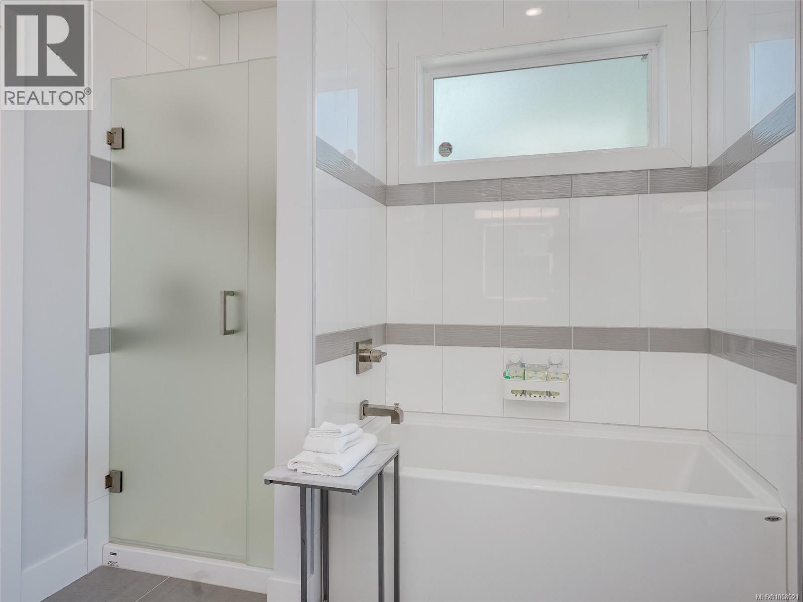 Property at 2407 Mountain Heights Dr image 1