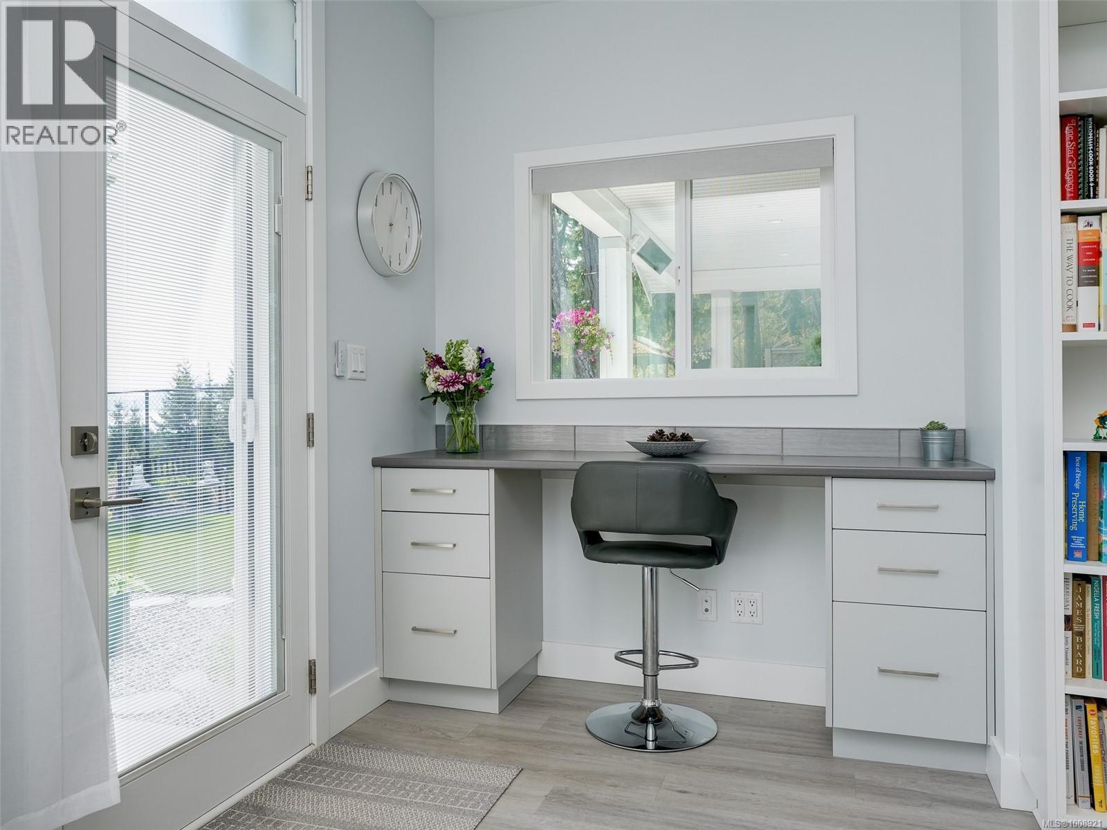 Property at 2407 Mountain Heights Dr image 5