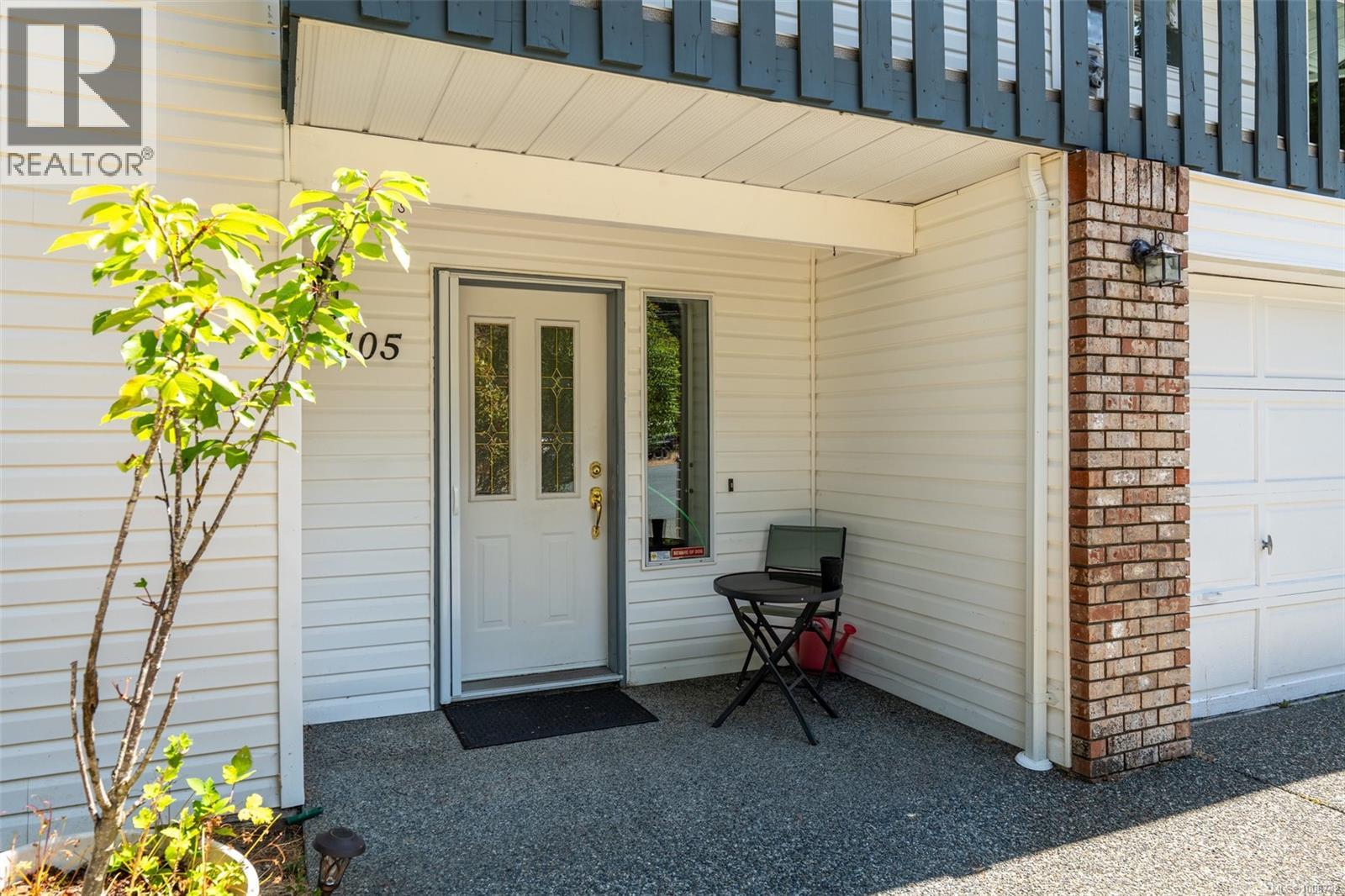 Property at 105 Rockcliffe Pl image 2