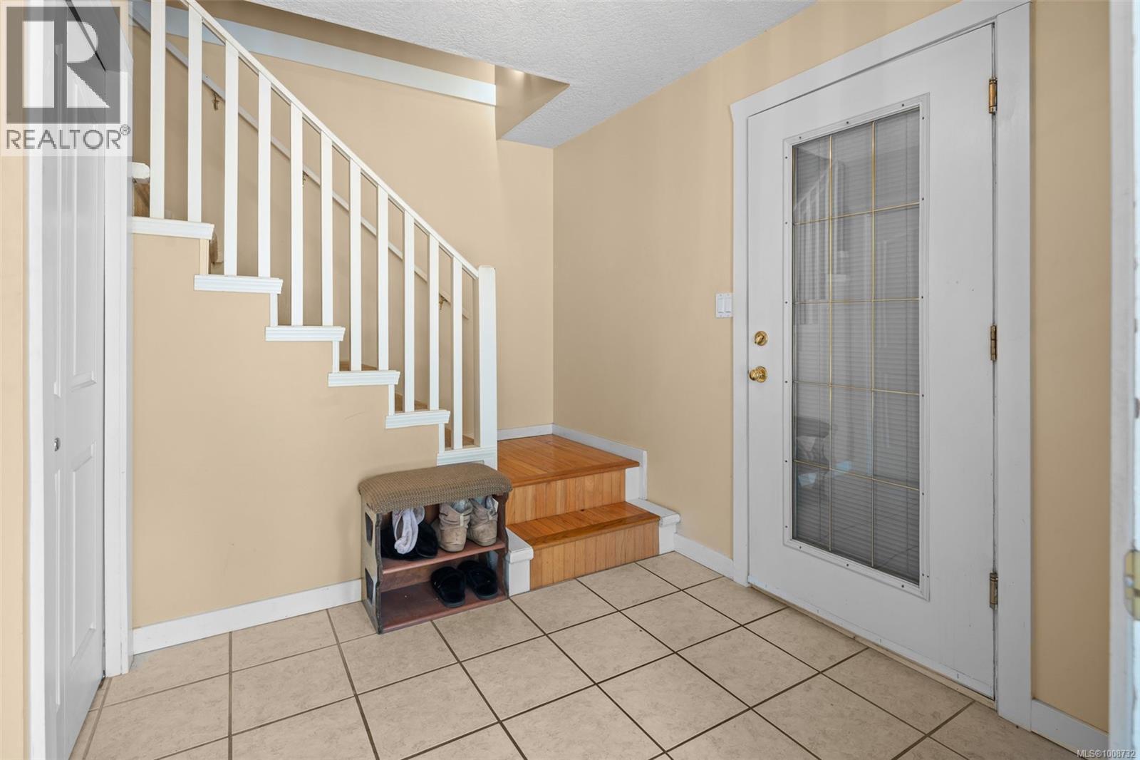 Property at 105 Rockcliffe Pl image 3