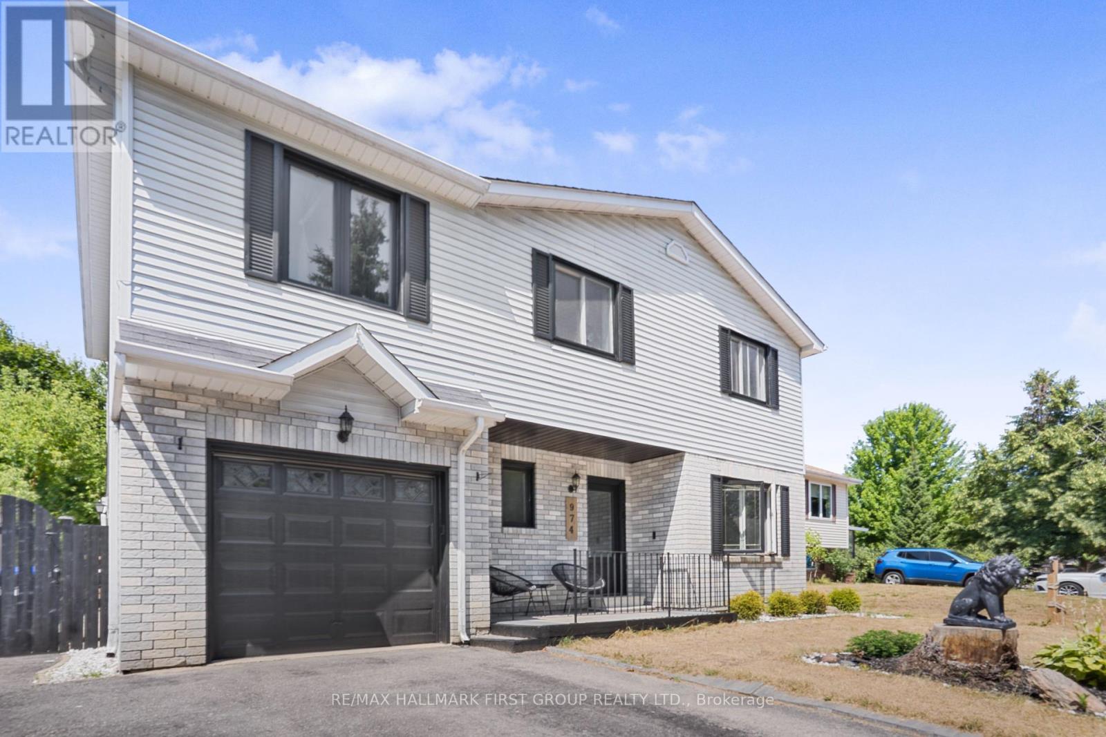 Property at 974 VANCE CRESCENT image 2