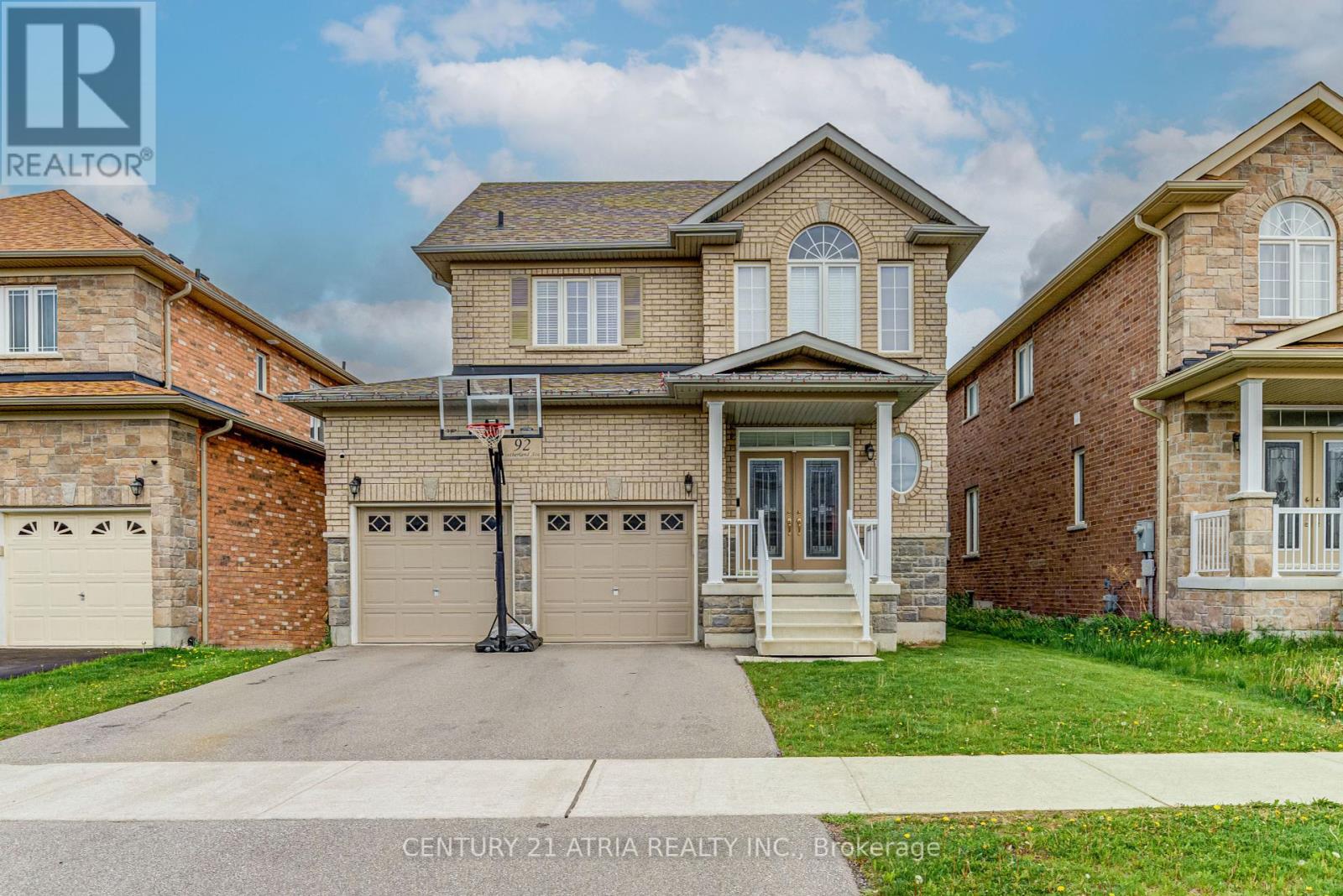 92 Sutherland Avenue, Bradford West Gwillimbury, Ontario  L3Z 4H4 - Photo 1 - N12324338