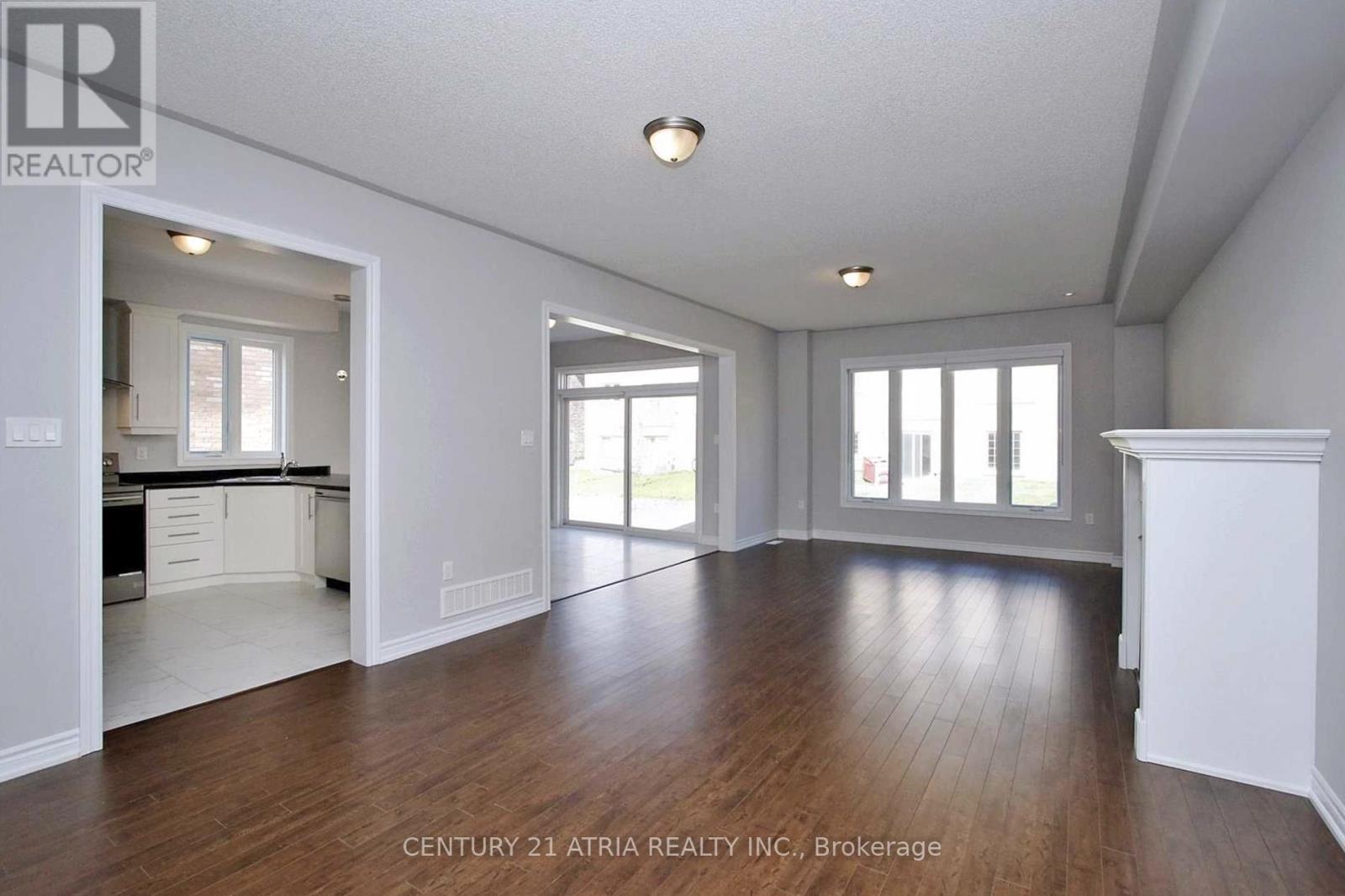 92 Sutherland Avenue, Bradford West Gwillimbury, Ontario  L3Z 4H4 - Photo 12 - N12324338
