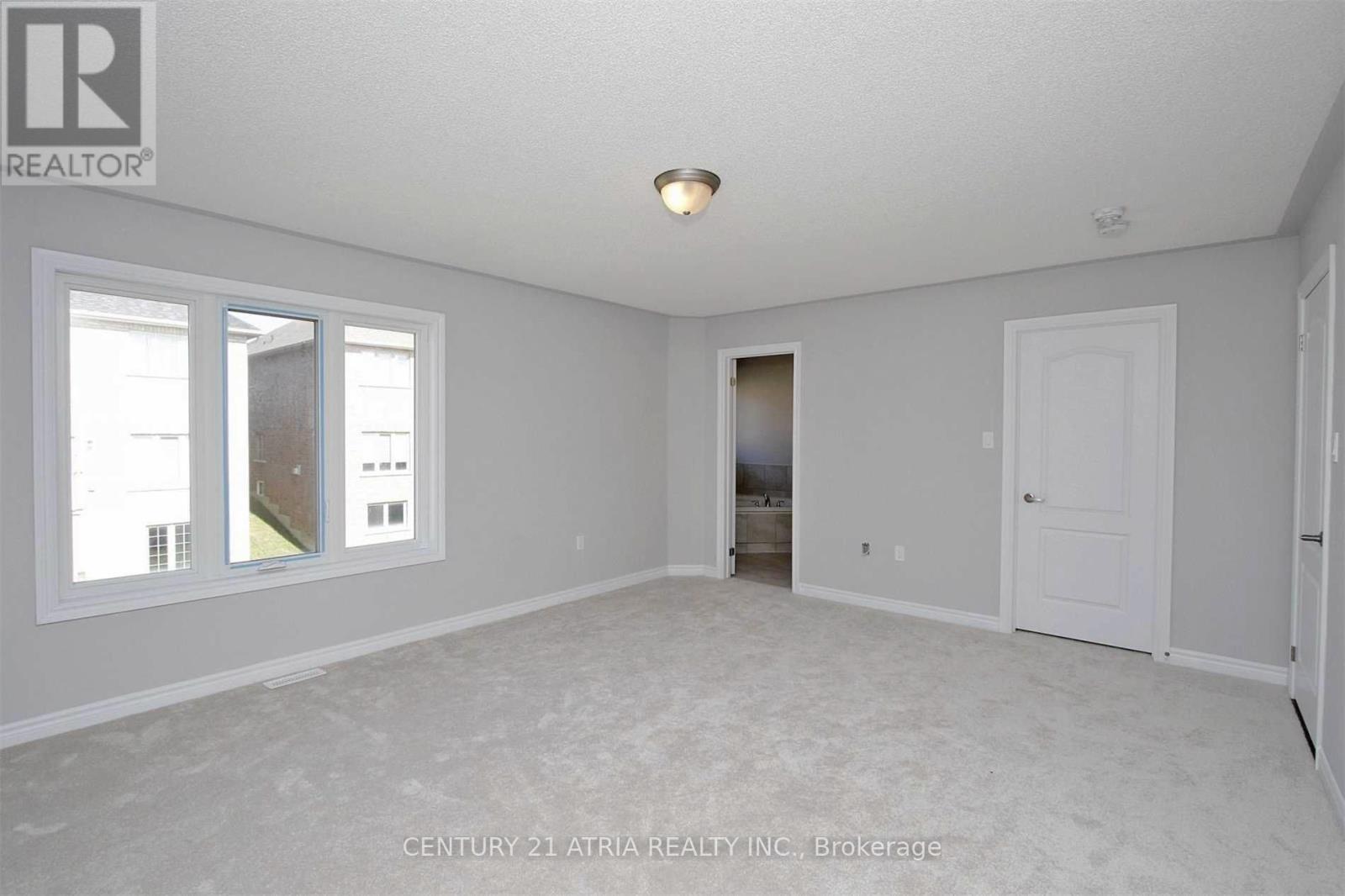 92 Sutherland Avenue, Bradford West Gwillimbury, Ontario  L3Z 4H4 - Photo 14 - N12324338
