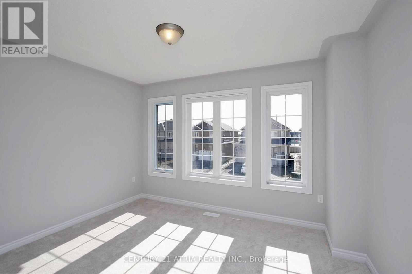 92 Sutherland Avenue, Bradford West Gwillimbury, Ontario  L3Z 4H4 - Photo 21 - N12324338