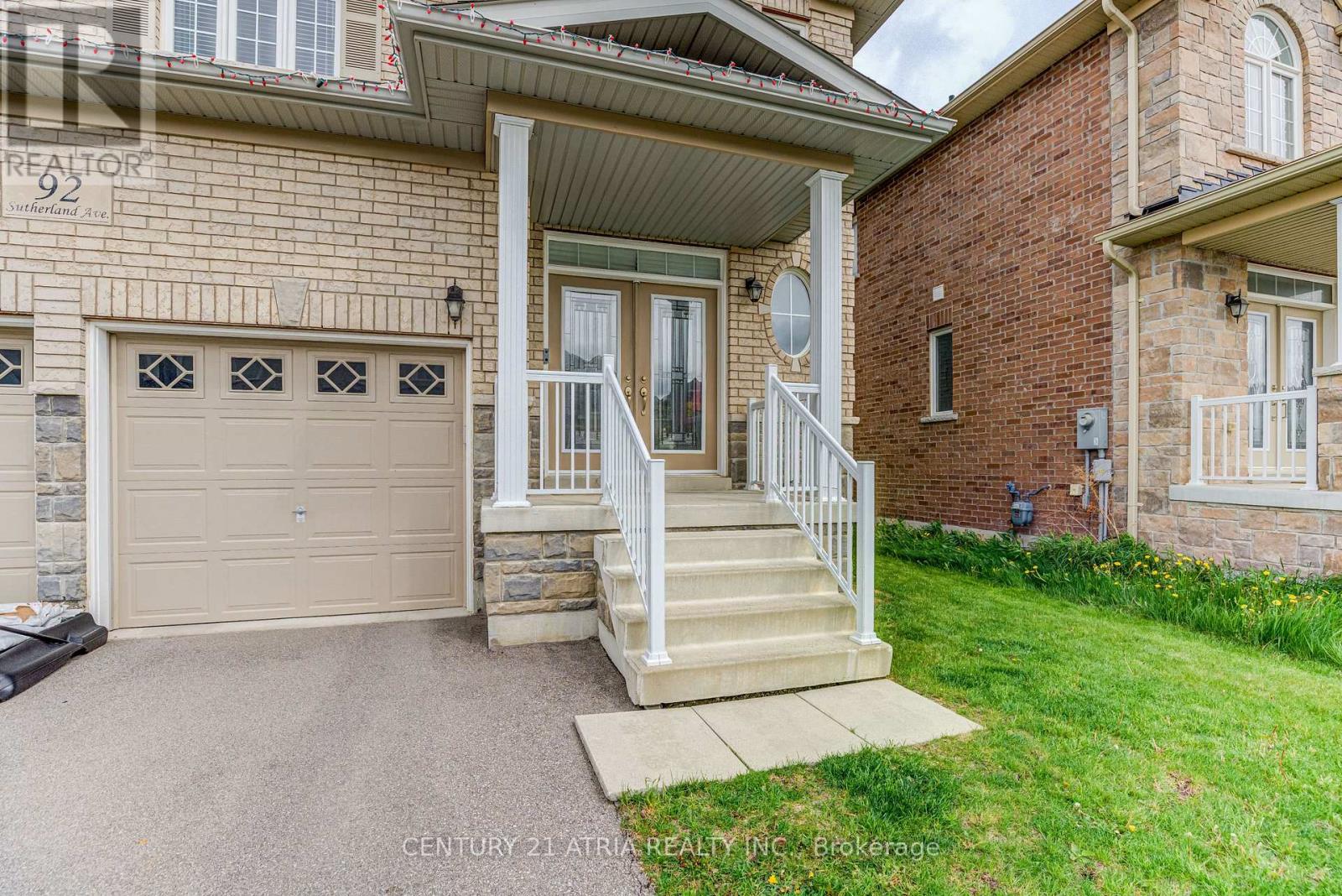 92 Sutherland Avenue, Bradford West Gwillimbury, Ontario  L3Z 4H4 - Photo 4 - N12324338