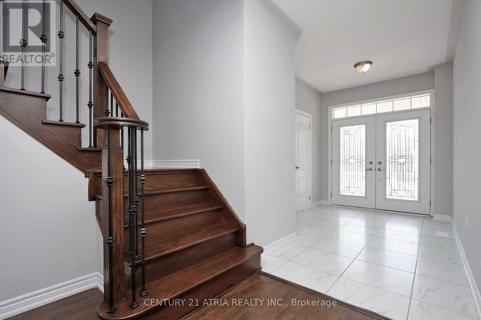 92 Sutherland Avenue, Bradford West Gwillimbury, Ontario  L3Z 4H4 - Photo 6 - N12324338