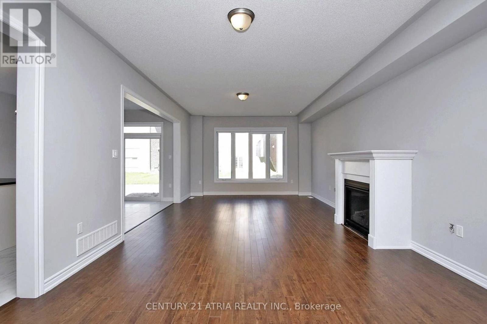 92 Sutherland Avenue, Bradford West Gwillimbury, Ontario  L3Z 4H4 - Photo 8 - N12324338