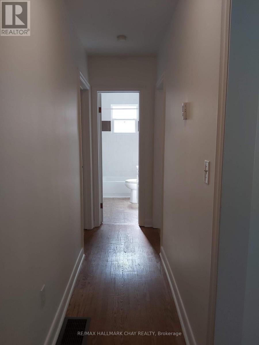 Main Floor - 17 Gunn Street, Barrie, Ontario  L4M 2H2 - Photo 9 - S12320784