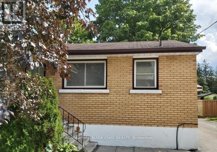 Main Floor - 17 Gunn Street, Barrie, Ontario  L4M 2H2 - Photo 2 - S12320784