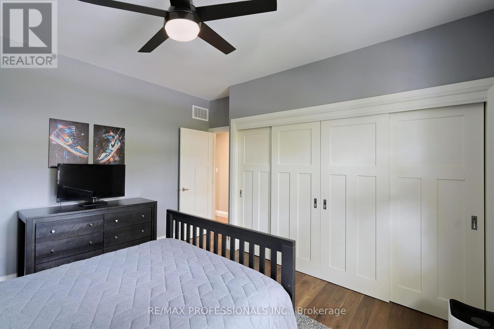 321 Wendy Lane, Oakville, Ontario  L6L 4P9 - Photo 18 - W12324341