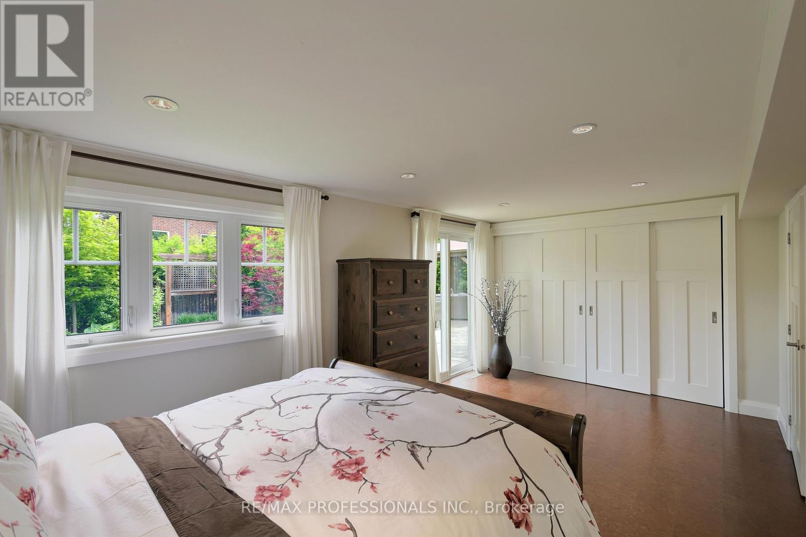 321 Wendy Lane, Oakville, Ontario  L6L 4P9 - Photo 21 - W12324341
