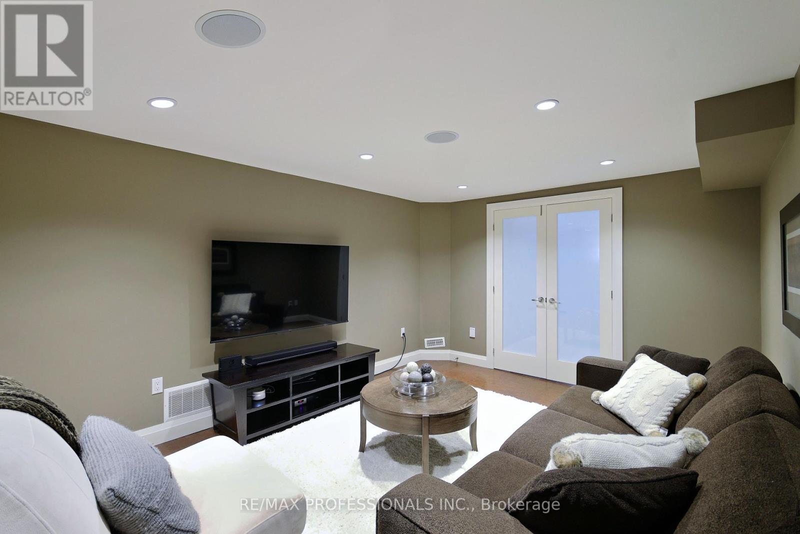 321 Wendy Lane, Oakville, Ontario  L6L 4P9 - Photo 25 - W12324341