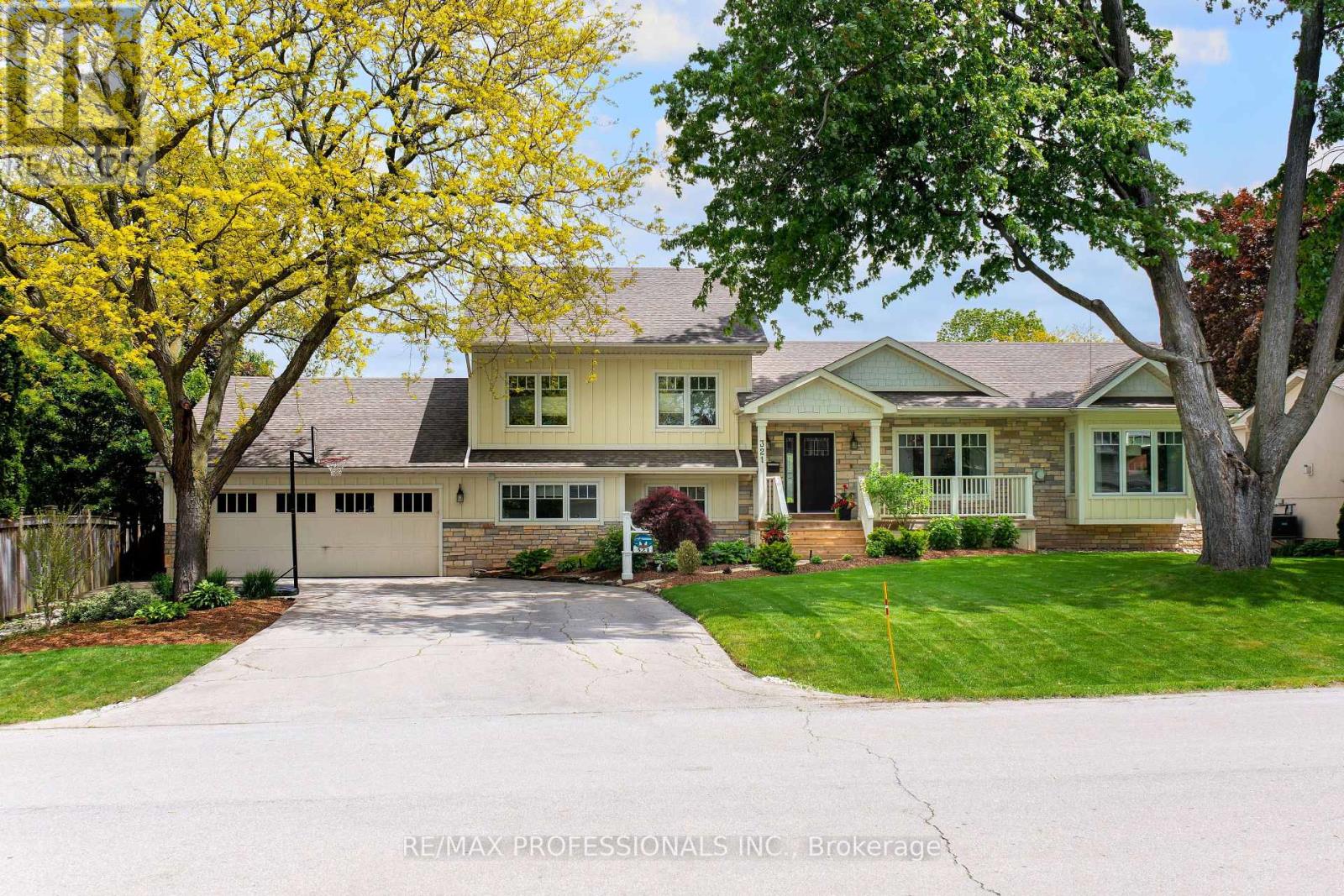 321 Wendy Lane, Oakville, Ontario  L6L 4P9 - Photo 38 - W12324341