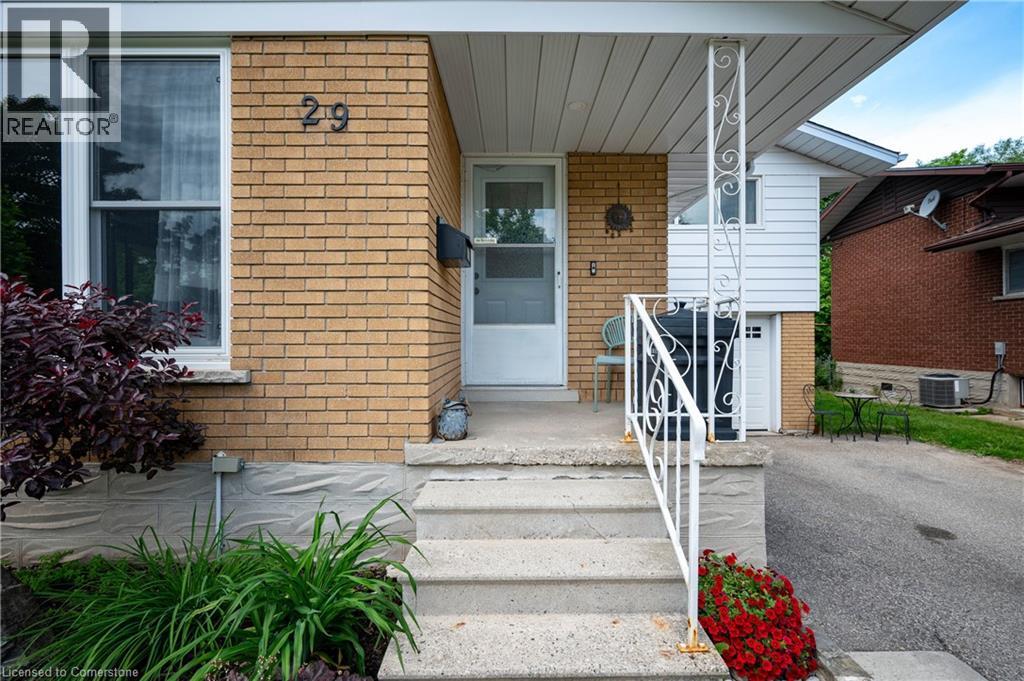 Property at 29 RUSKVIEW Road image 5