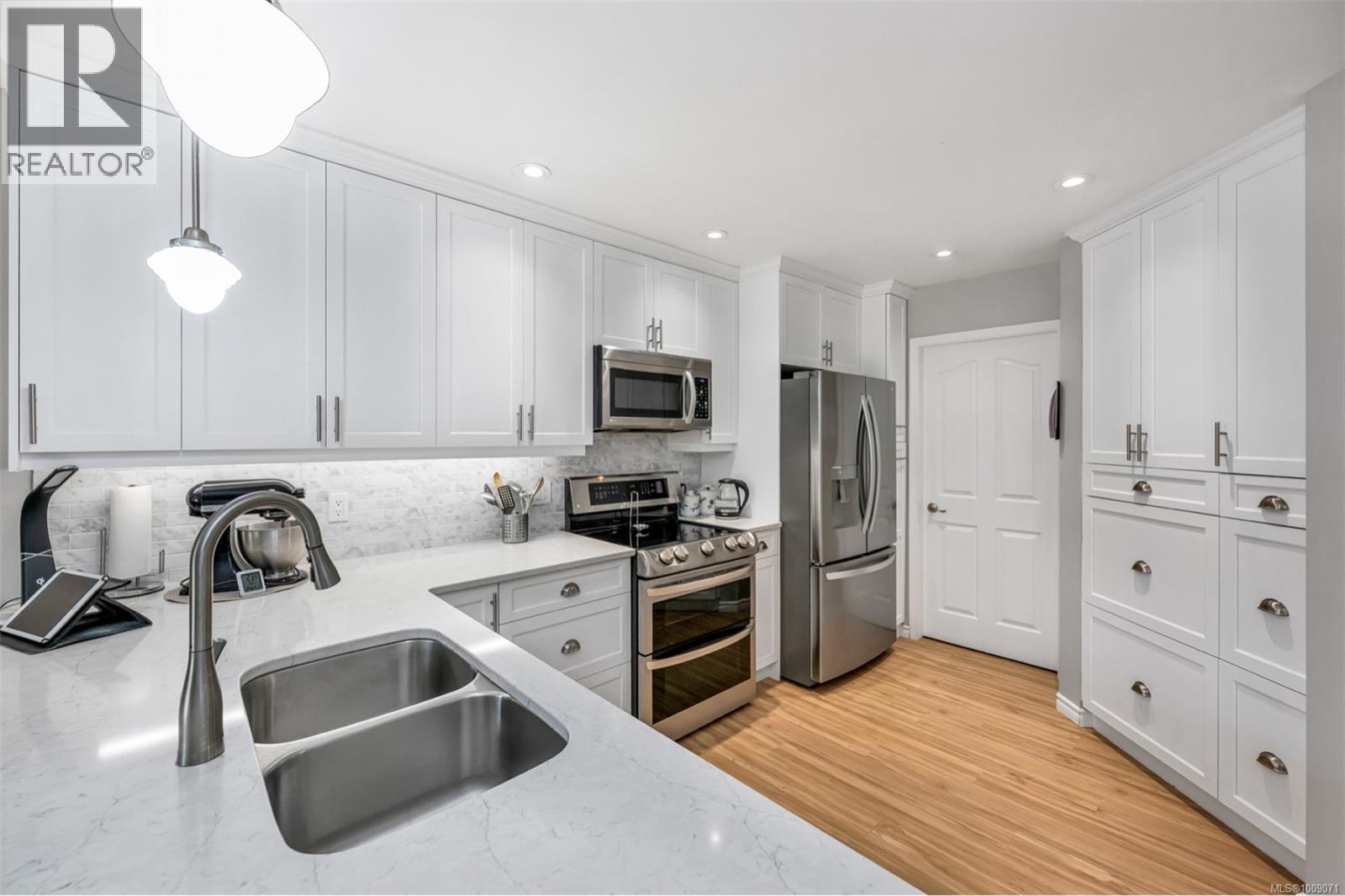 Property at 2 1893 Tzouhalem Rd image 4