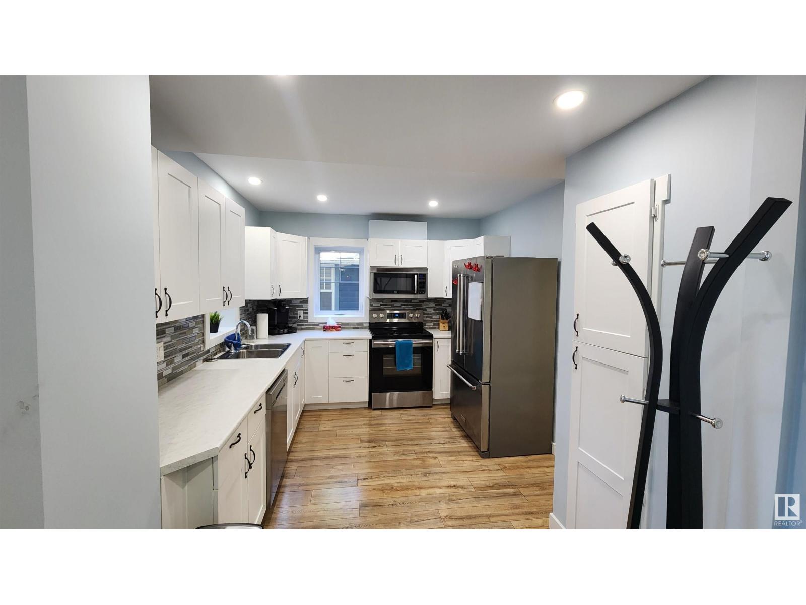 Property at 8612 104 ST NW image 3