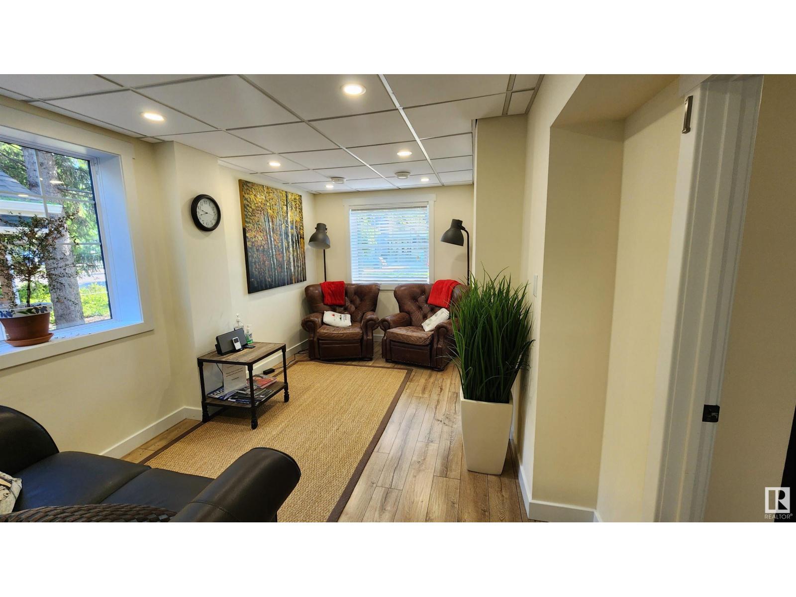 Property at 8612 104 ST NW image 4