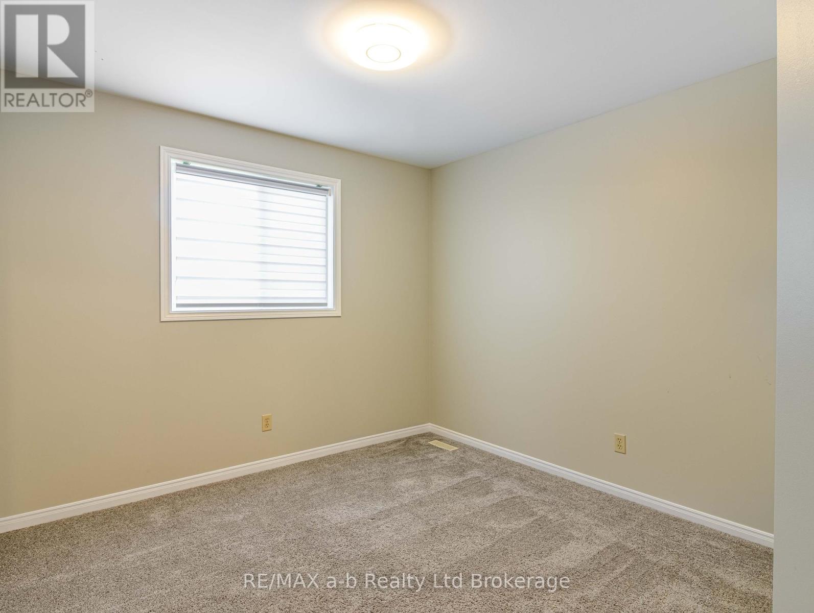 18 Oriole Crescent, Woodstock, Ontario  N4T 1T1 - Photo 15 - X12224191