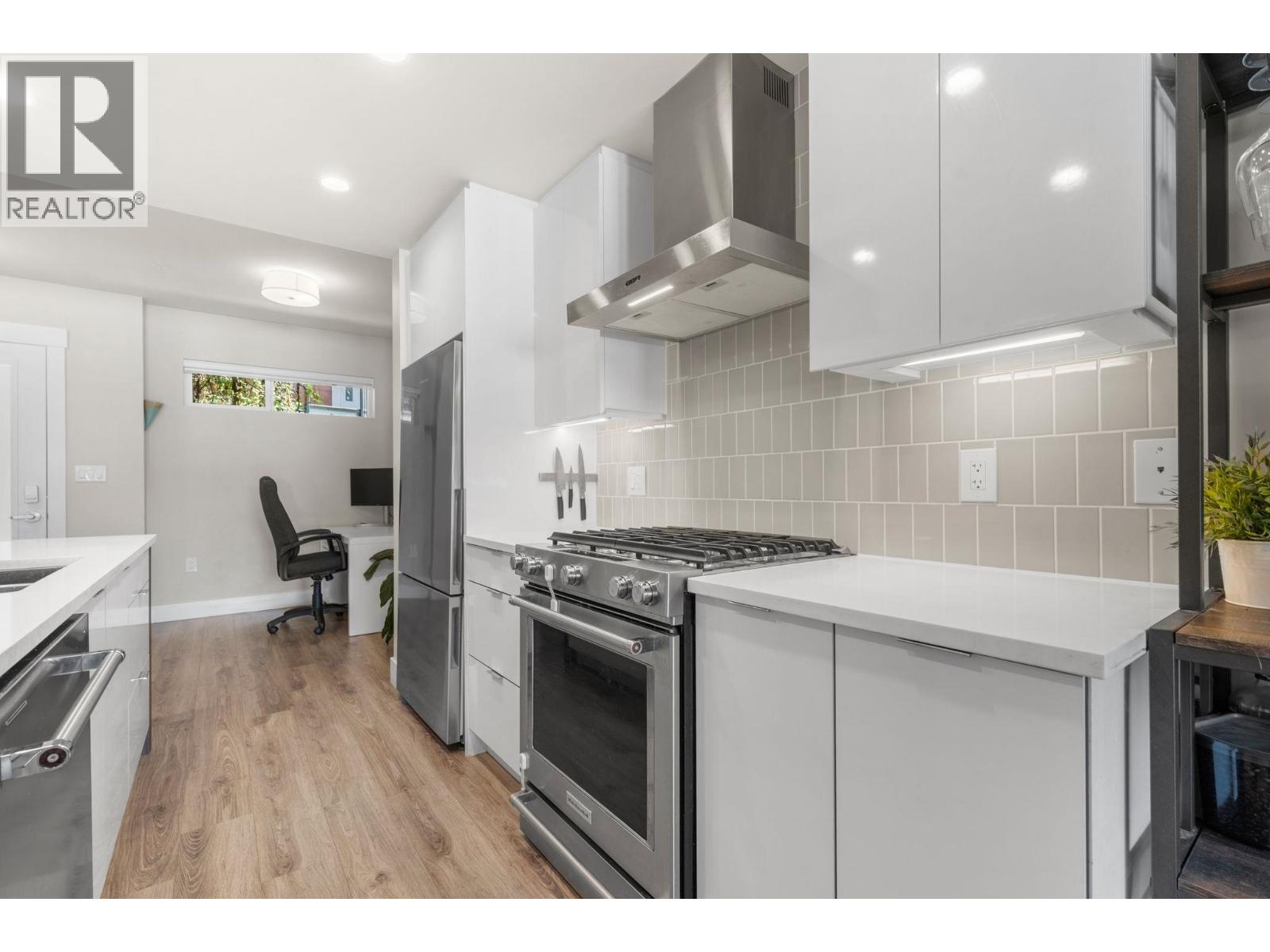 302 1496 Charlotte Road, North Vancouver, British Columbia V7J 0C9 - Photo 14 - R3033303