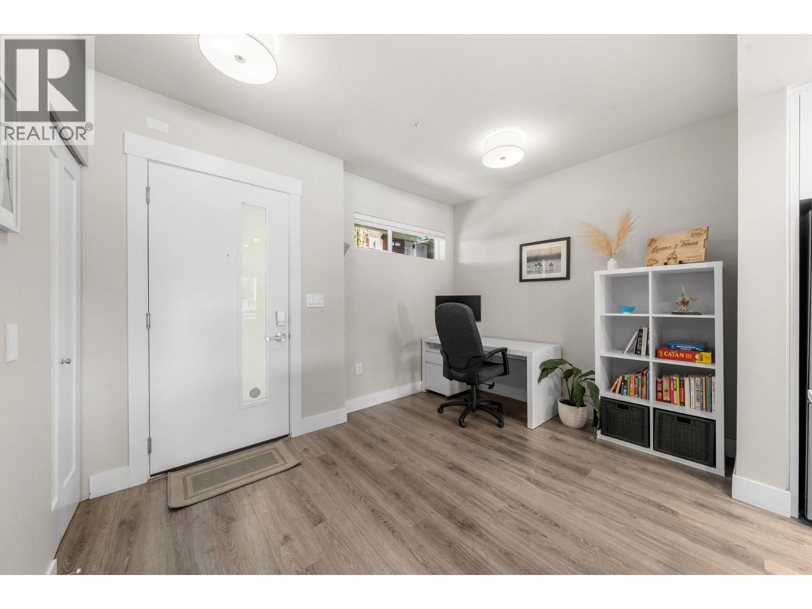 302 1496 Charlotte Road, North Vancouver, British Columbia V7J 0C9 - Photo 2 - R3033303