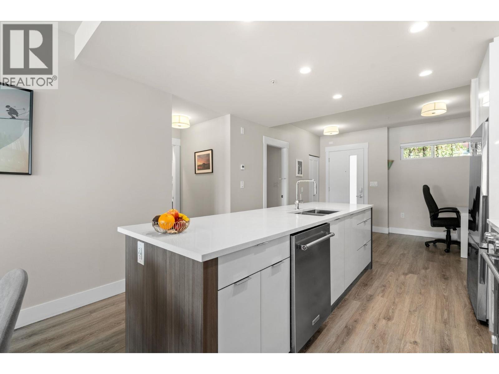 302 1496 Charlotte Road, North Vancouver, British Columbia V7J 0C9 - Photo 8 - R3033303