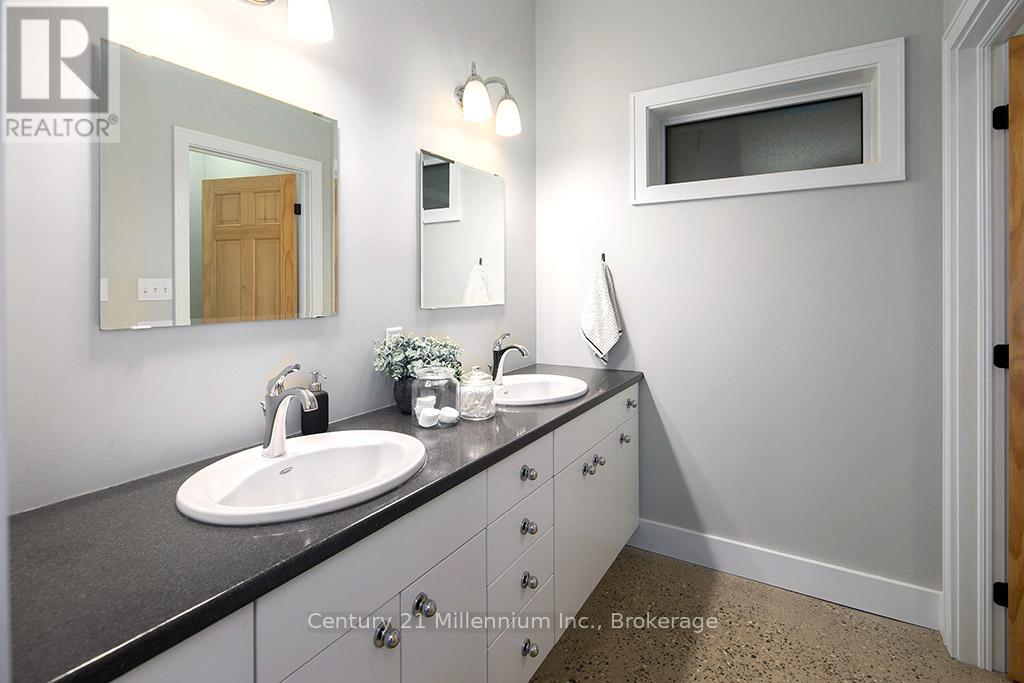 6 Forest Path, Clearview, Ontario  L9Y 3Y9 - Photo 44 - S12324683