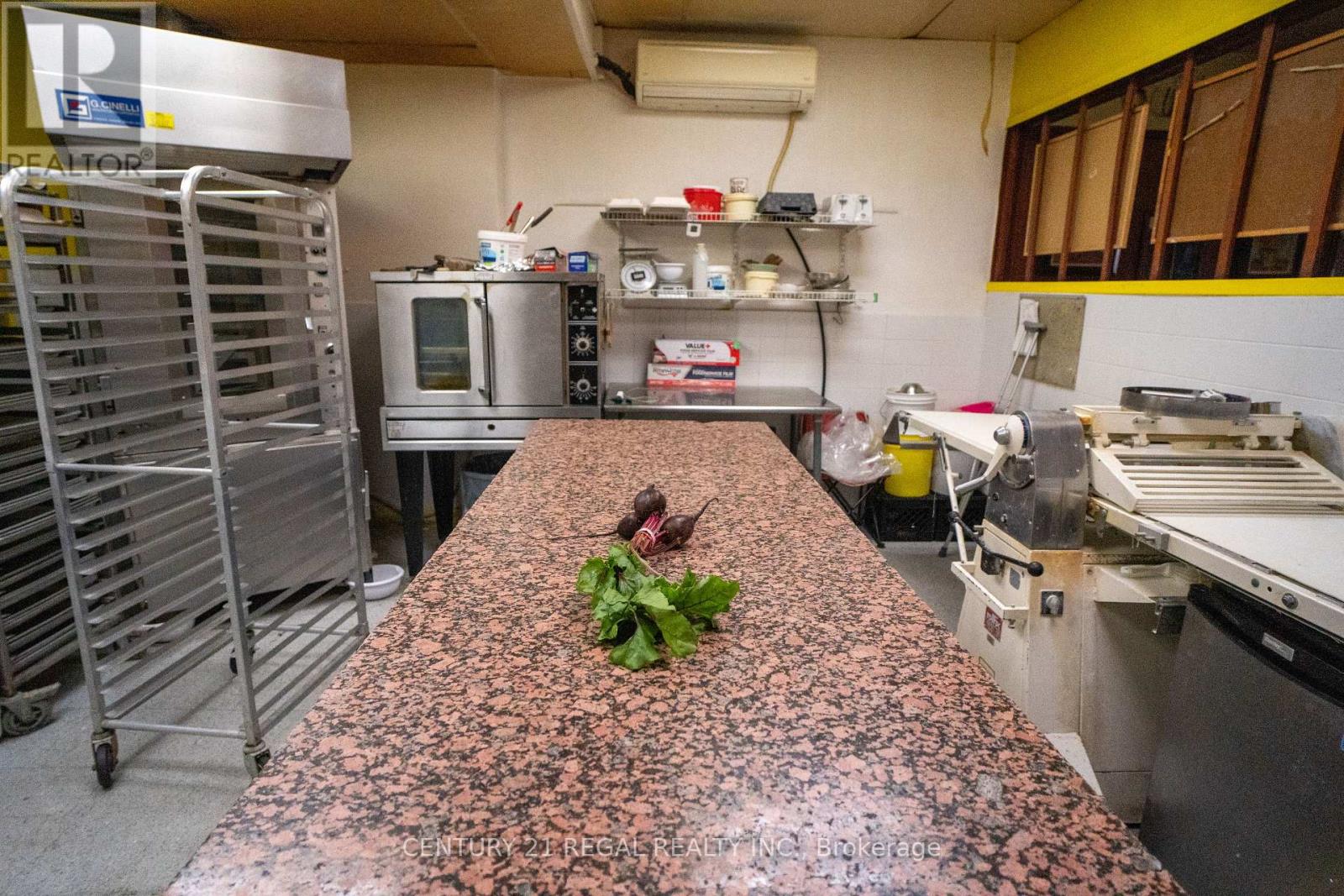 736 St. Clair Avenue W, Toronto, Ontario M6C 1B7 - Photo 11 - C12313221