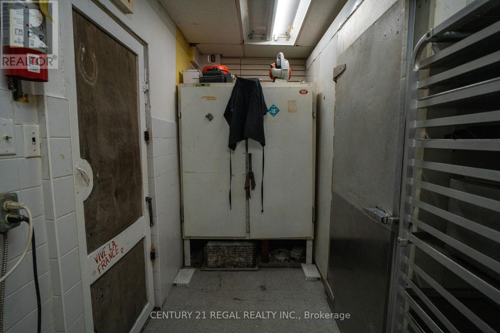 736 St. Clair Avenue W, Toronto, Ontario M6C 1B7 - Photo 21 - C12313221