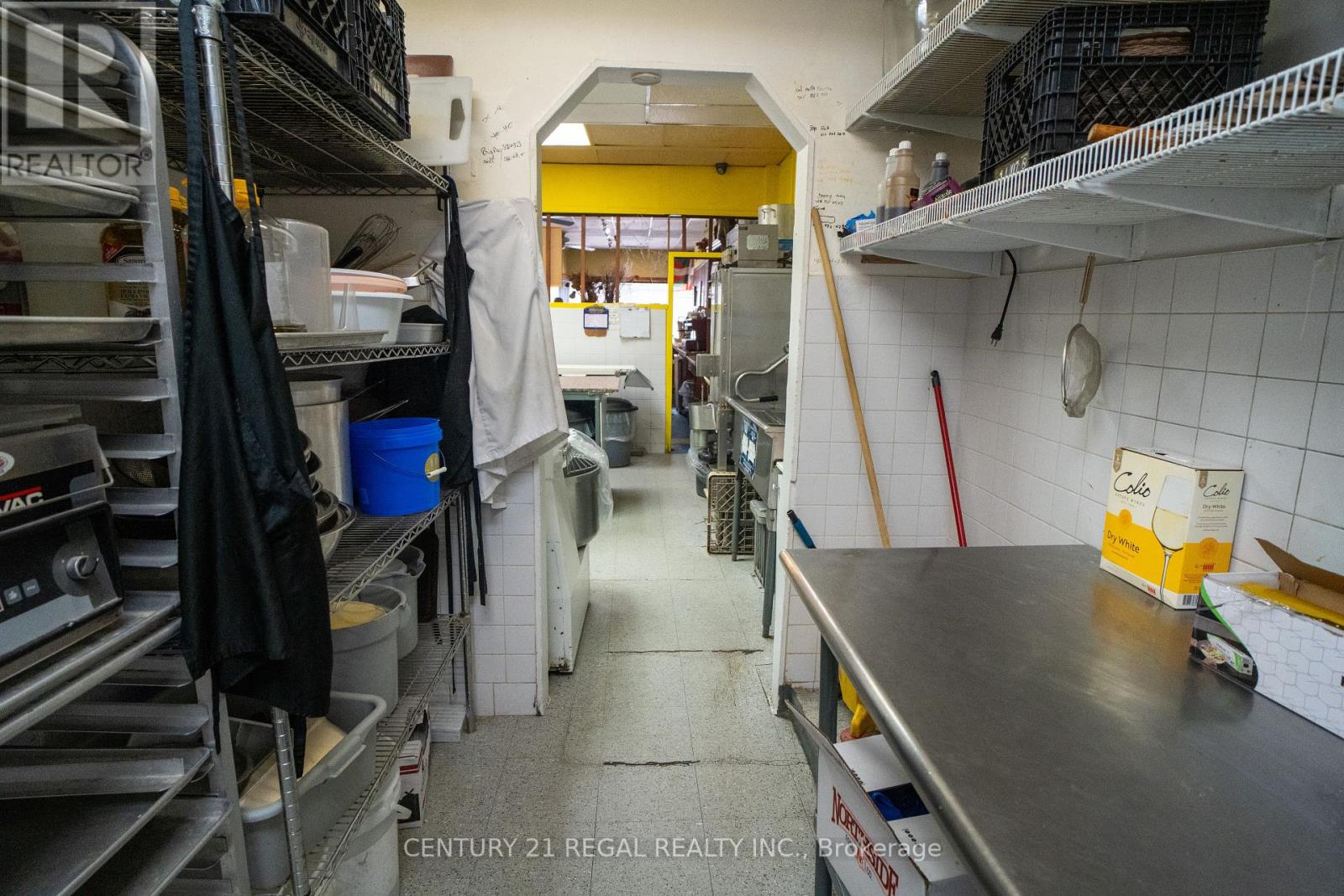 736 St. Clair Avenue W, Toronto, Ontario M6C 1B7 - Photo 19 - C12313221