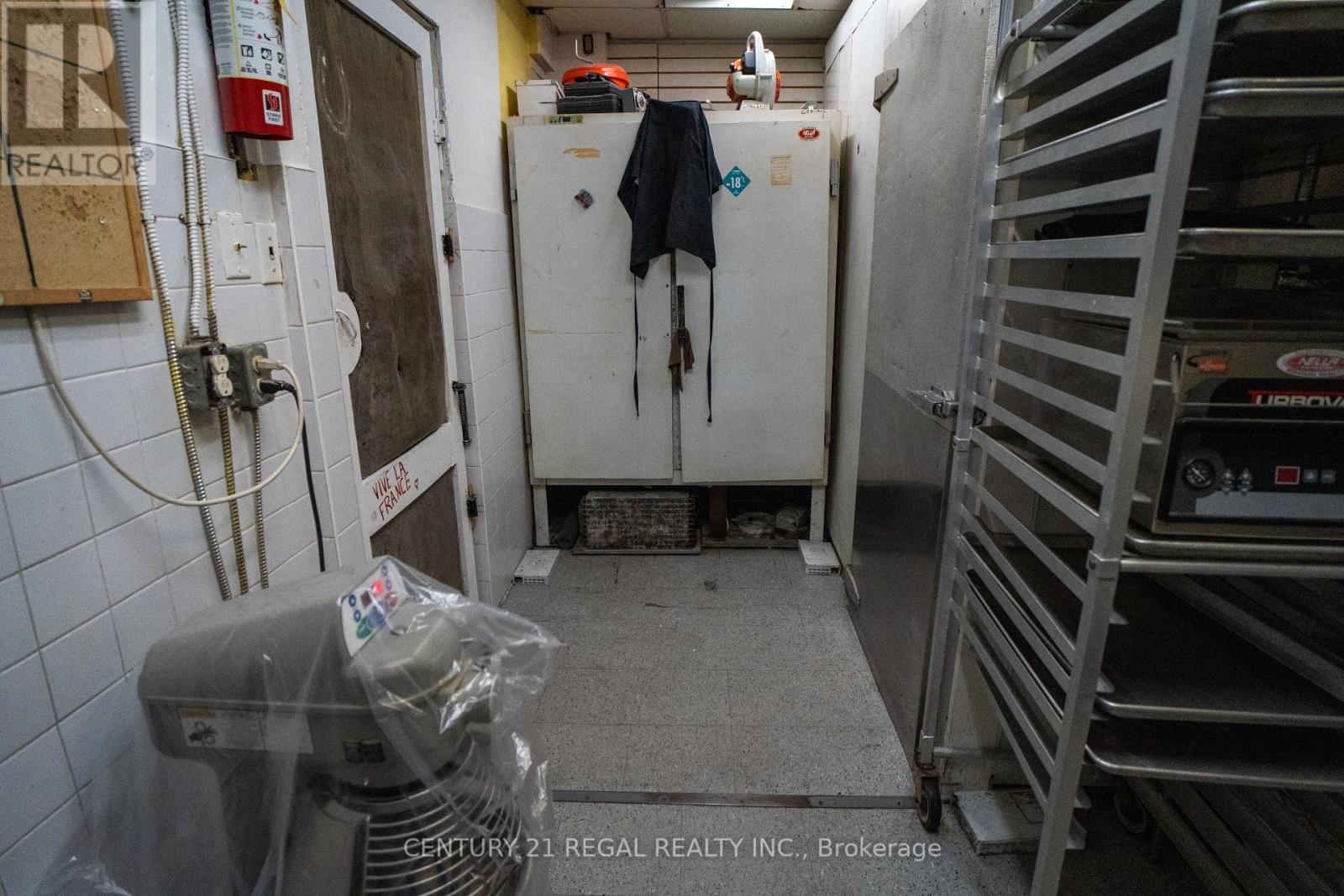 736 St. Clair Avenue W, Toronto, Ontario M6C 1B7 - Photo 22 - C12313221