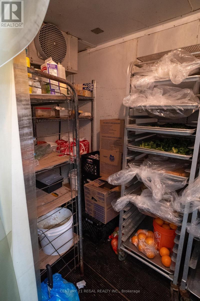 736 St. Clair Avenue W, Toronto, Ontario M6C 1B7 - Photo 23 - C12313221