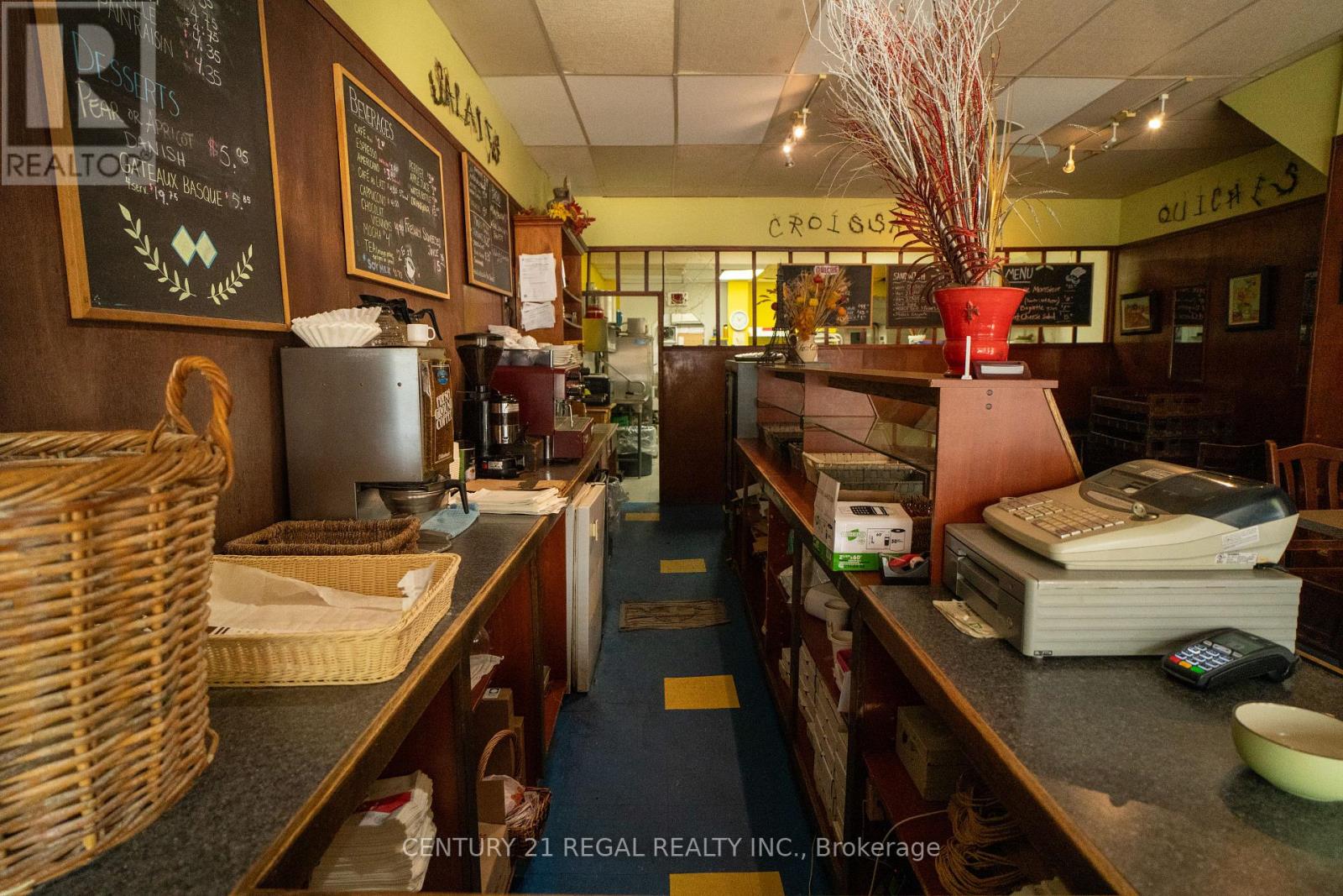 736 St. Clair Avenue W, Toronto, Ontario M6C 1B7 - Photo 3 - C12313221