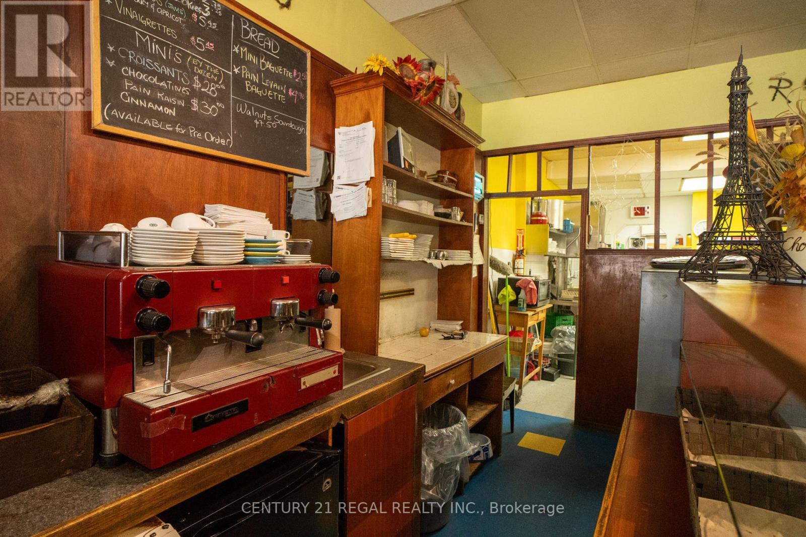 736 St. Clair Avenue W, Toronto, Ontario M6C 1B7 - Photo 4 - C12313221