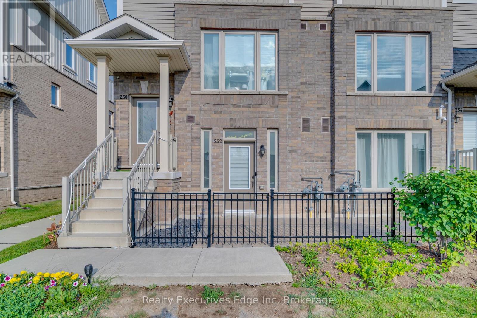 65 - 252 Law Drive, Guelph, Ontario  N1E 0P6 - Photo 2 - X12324671