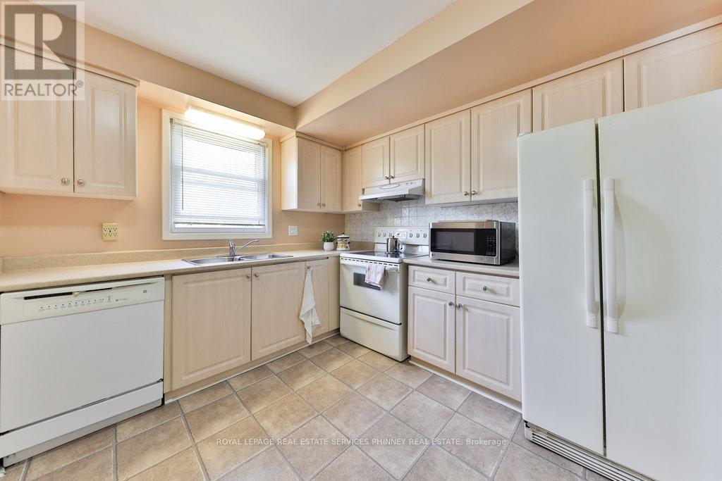 2420 Mainroyal Street, Mississauga, Ontario  L5L 1C9 - Photo 14 - W12324536