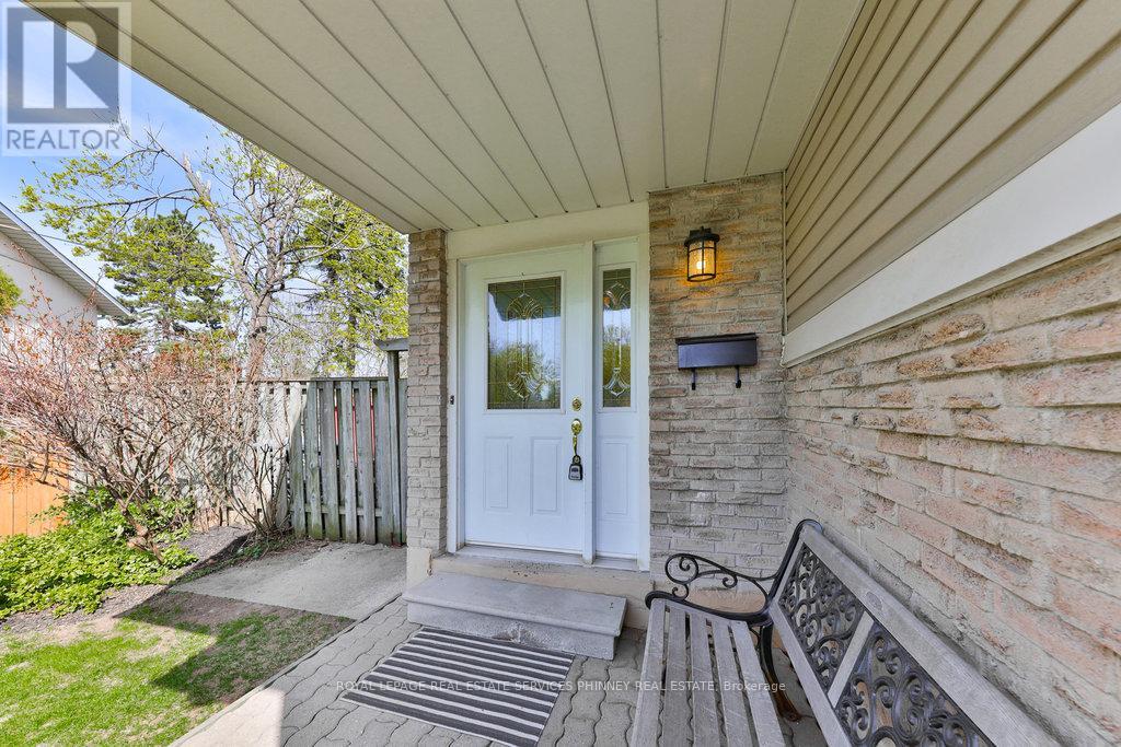 2420 Mainroyal Street, Mississauga, Ontario  L5L 1C9 - Photo 3 - W12324536