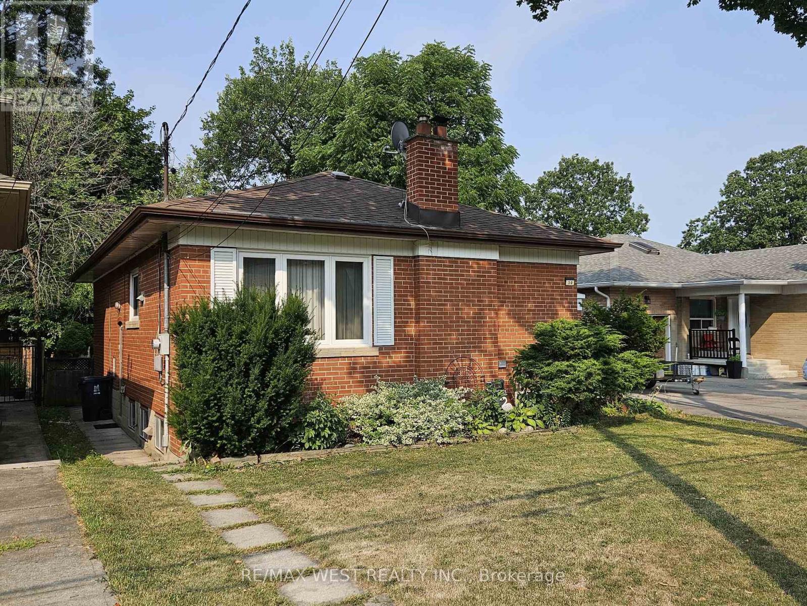 Property at 30 GOLFWOOD HEIGHTS image