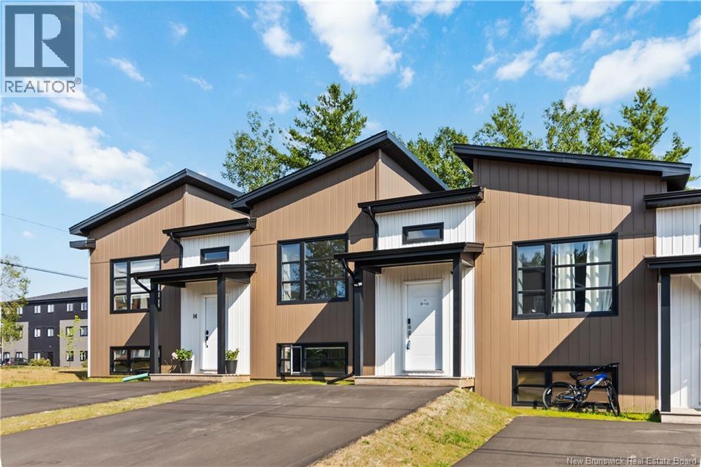 16 Beau Domaine, Dieppe, New Brunswick  E1A 9H5 - Photo 2 - NB124210