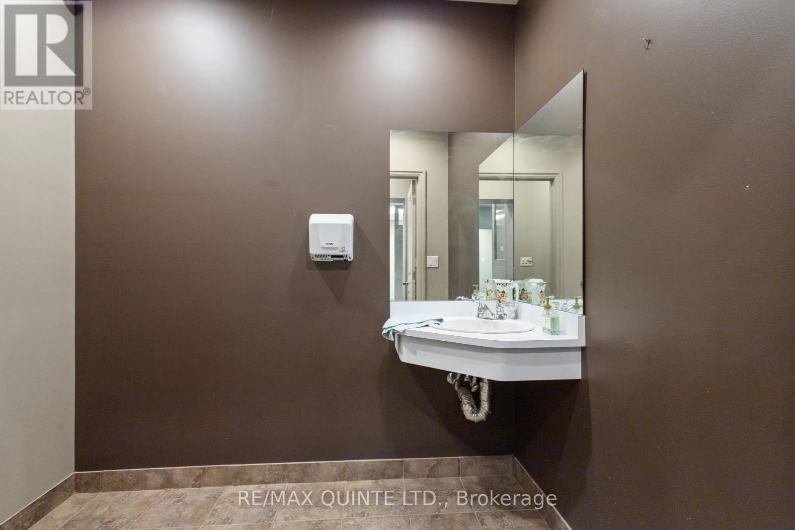 B - 66 Dundas Street E, Belleville, Ontario  K8N 1C1 - Photo 20 - X12324772