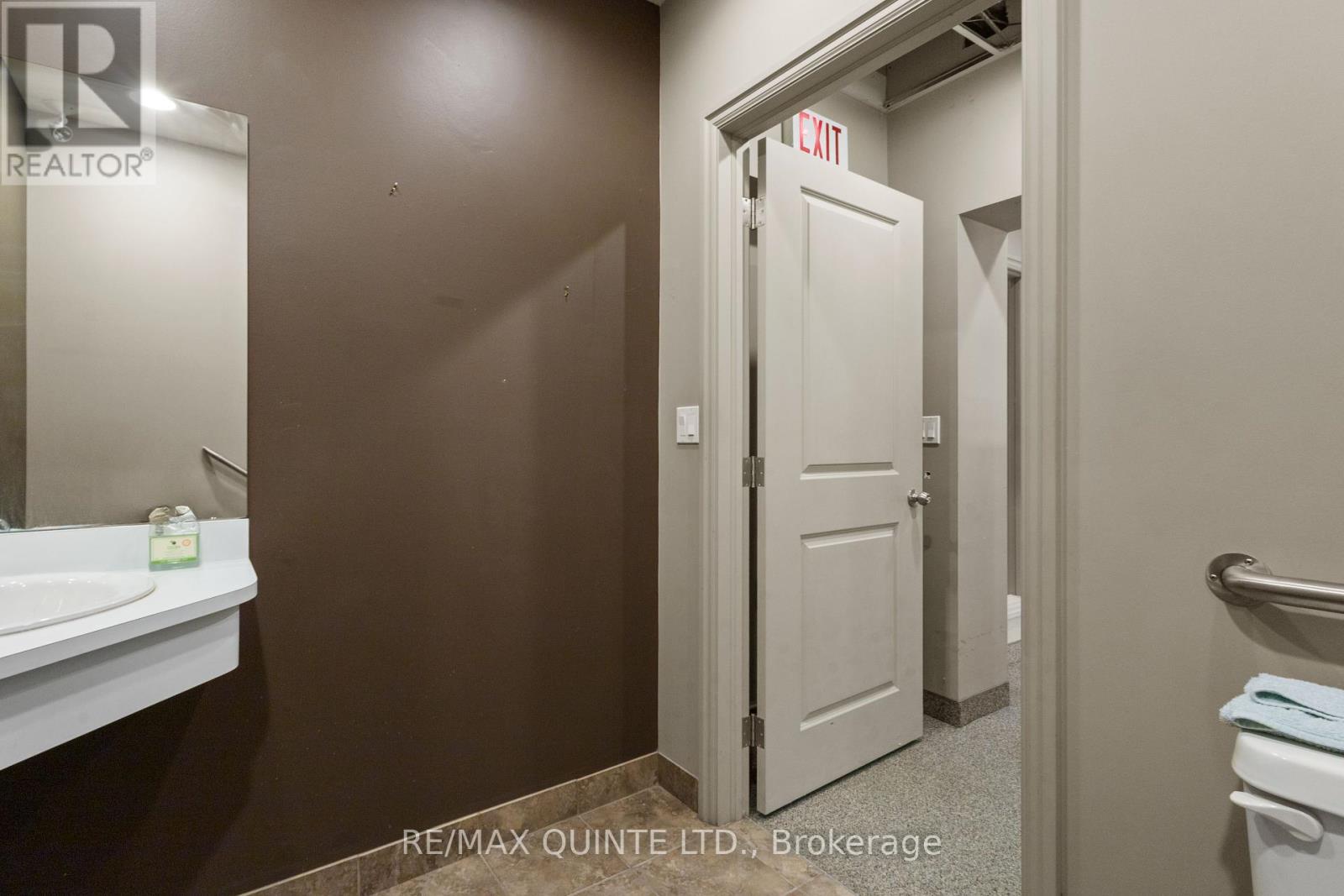 B - 66 Dundas Street E, Belleville, Ontario  K8N 1C1 - Photo 21 - X12324772