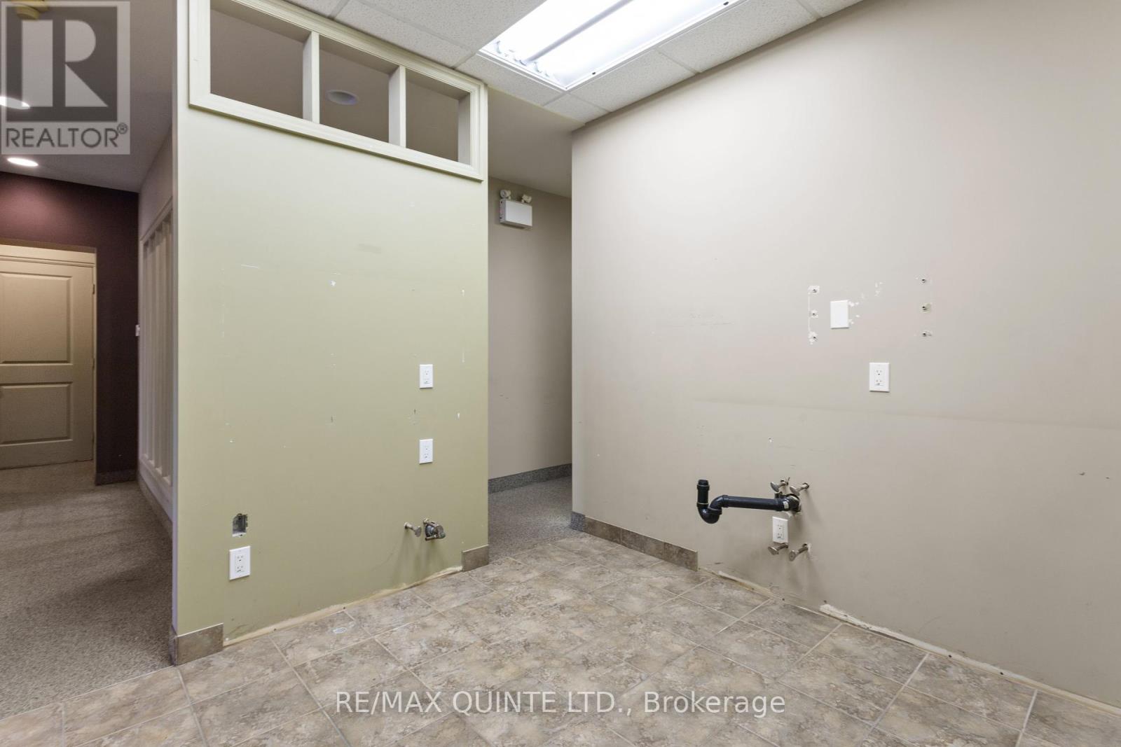 B - 66 Dundas Street E, Belleville, Ontario  K8N 1C1 - Photo 22 - X12324772
