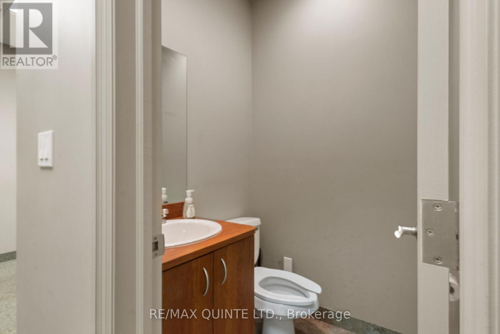 B - 66 Dundas Street E, Belleville, Ontario  K8N 1C1 - Photo 27 - X12324772