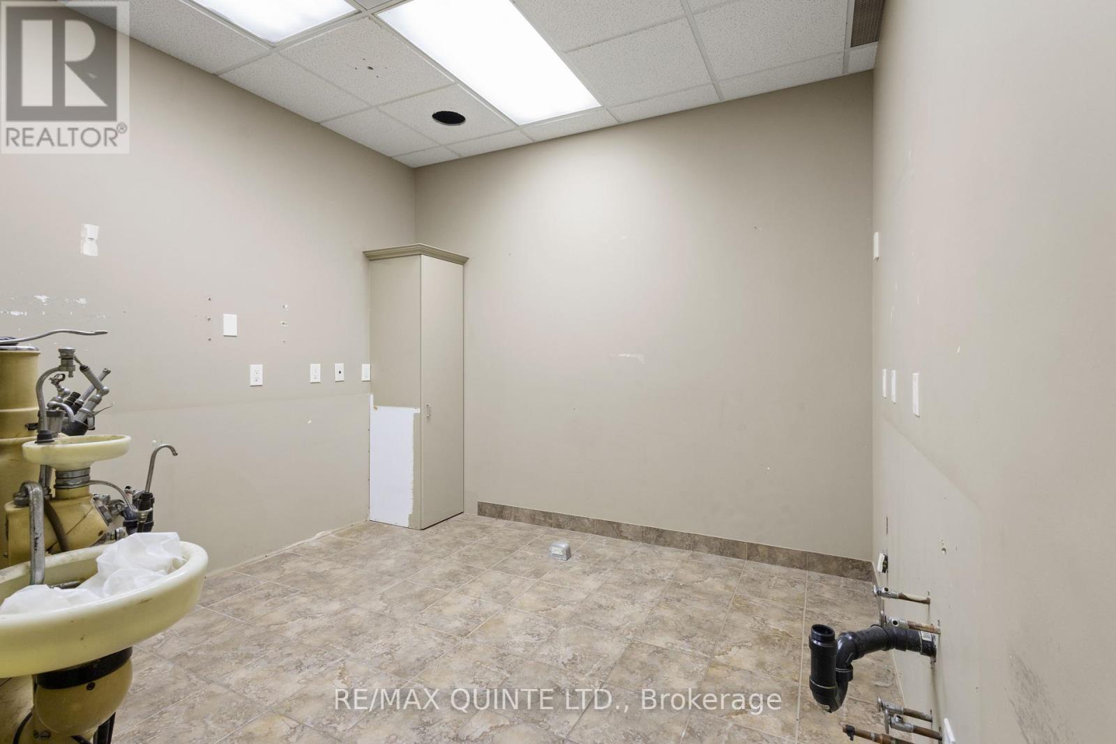 B - 66 Dundas Street E, Belleville, Ontario  K8N 1C1 - Photo 35 - X12324772