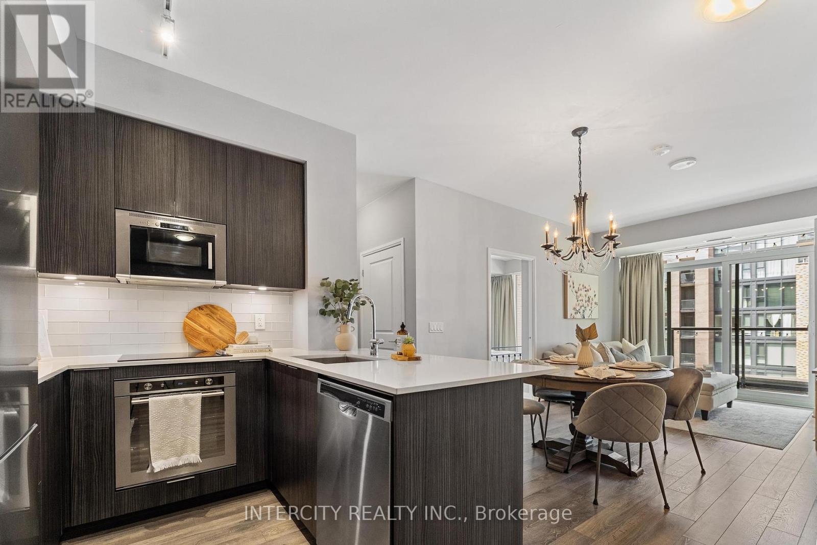 Property at 627 - 99 EAGLE ROCK WAY image 1