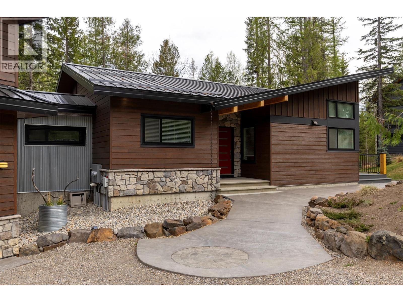 9 Lodge Trail Lane, Fernie, British Columbia  V0B 1M5 - Photo 2 - 10358296
